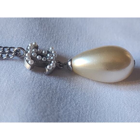 US BASED Authentic Vintage Chanel CC Faux Pearl Drop Pendant Necklace - Picture 7 of 10